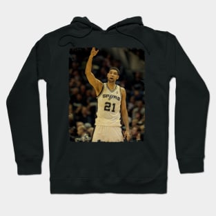 Tim Duncan - Vintage Design Of Basketball Hoodie